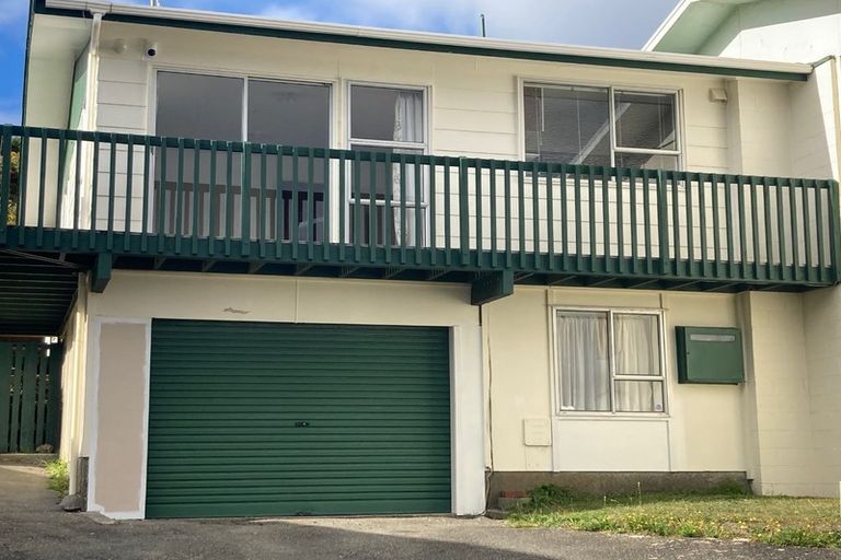Photo of property in 35a Edgecombe Street, Newlands, Wellington, 6037