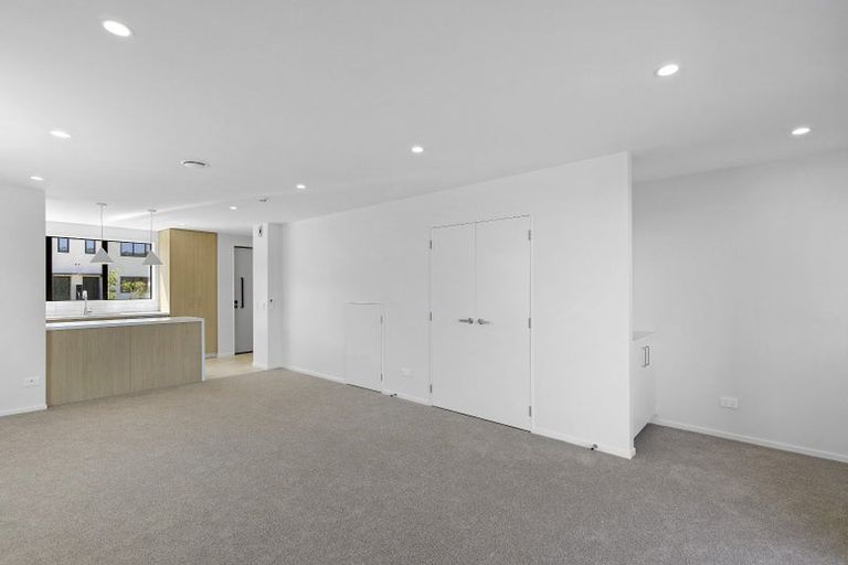 Photo of property in 34 Turtleback Avenue, Whitby, 5024