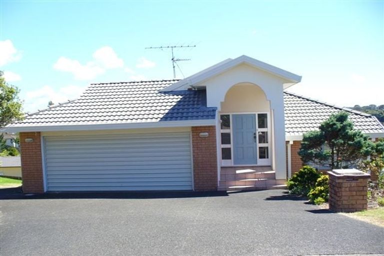 Photo of property in 17 Mcfetridge Place, Hillcrest, Auckland, 0627