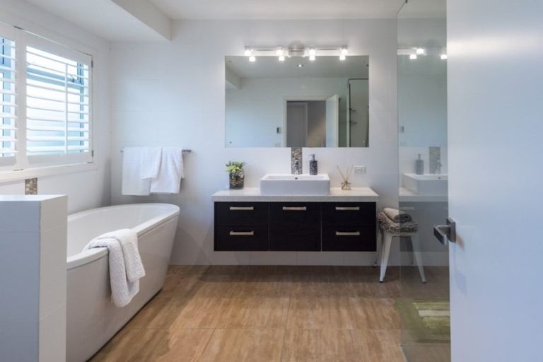 Photo of property in 5 Elimar Drive, Sunnyhills, Auckland, 2010