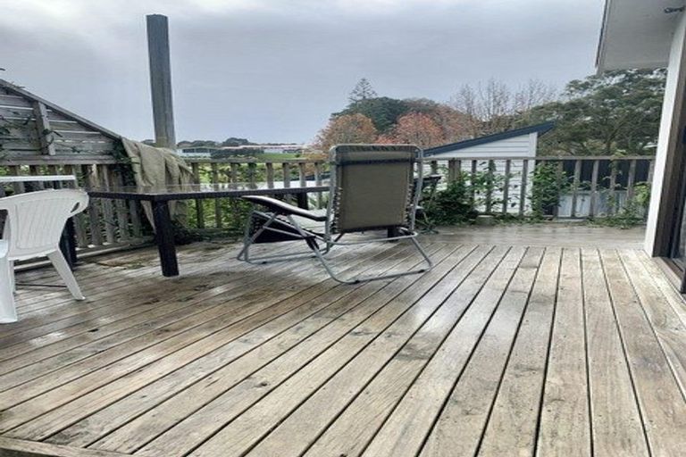 Photo of property in 69 Peach Road, Glenfield, Auckland, 0629