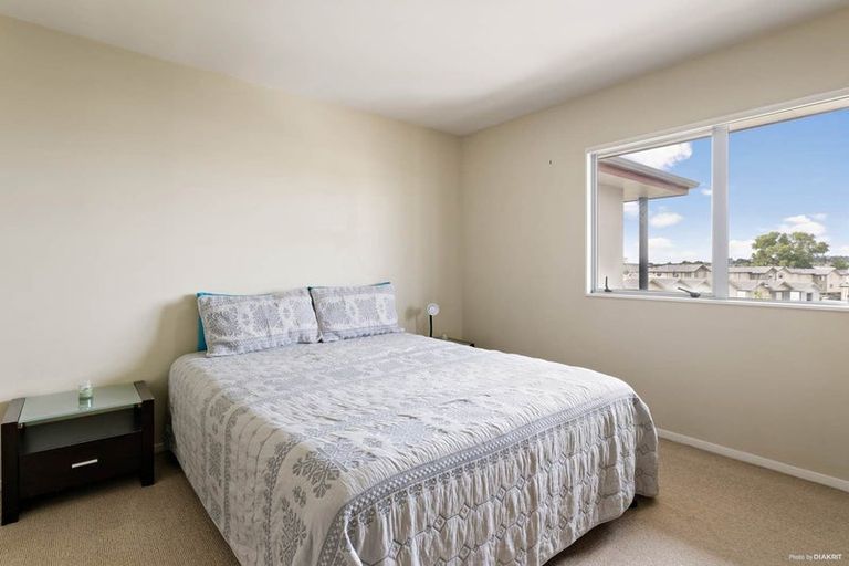 Photo of property in 12/29 Haven Drive, East Tamaki, Auckland, 2013