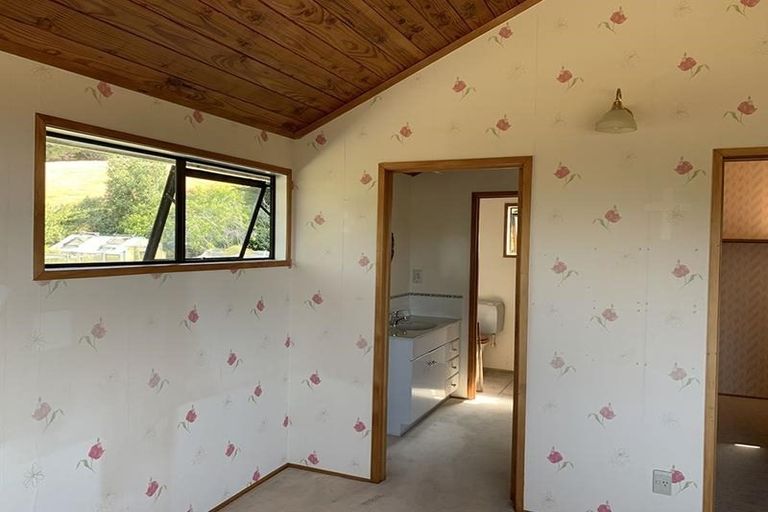 Photo of property in 15 Te Henga Road, Waitakere, Henderson, 0781