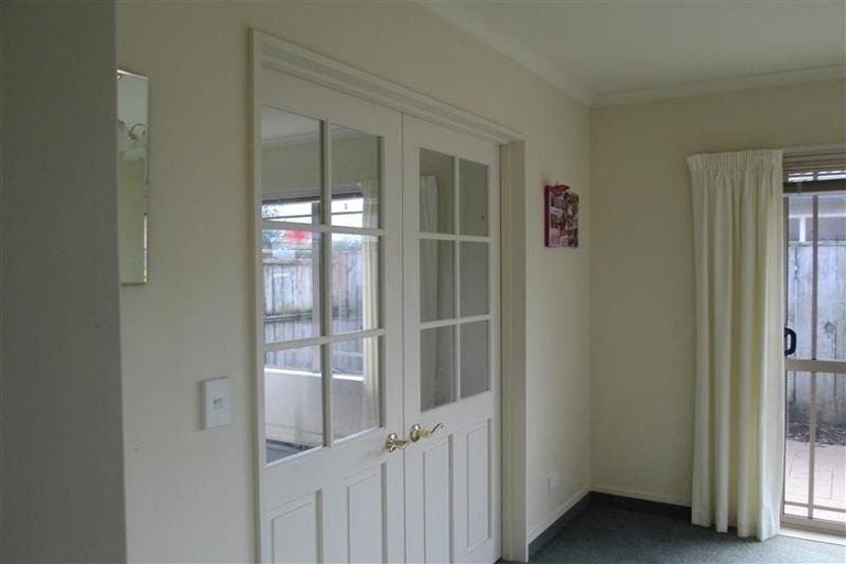 Photo of property in 8 Glen Loch Place, Paraparaumu, 5032