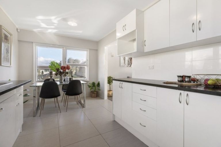 Photo of property in 76 Thompson Terrace, Manurewa, Auckland, 2102