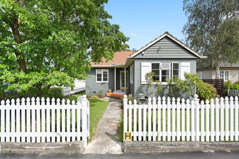 Photo of property in 4 Valley Terrace, Hamilton Central, Hamilton, 3204