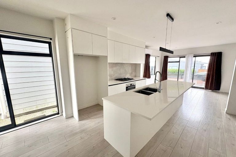 Photo of property in 32 Parahau Road, Papakura, 2110