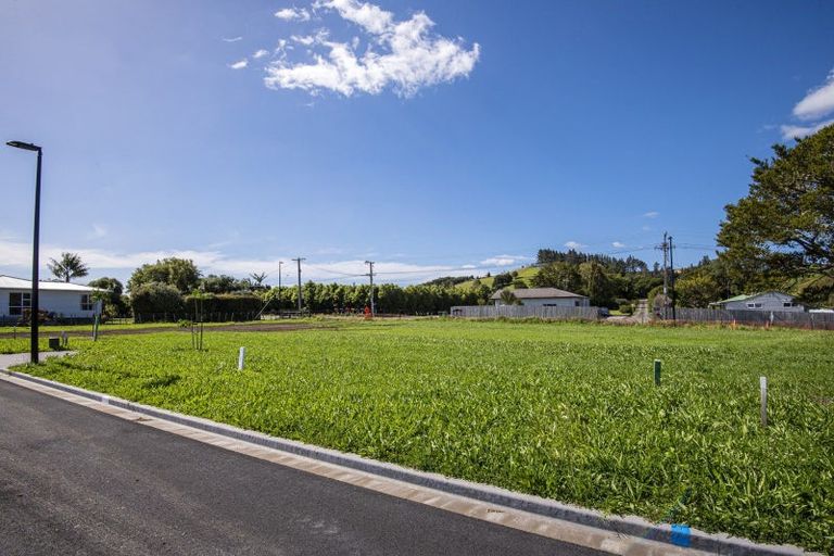 Photo of property in 4 Frangipani Close, Glenbervie, 0173