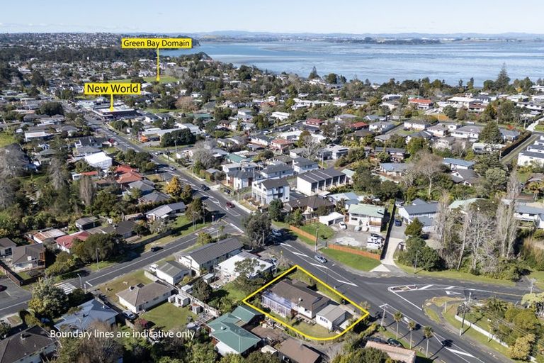 Photo of property in 121 Godley Road, Green Bay, Auckland, 0604