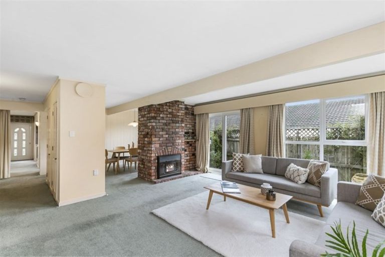 Photo of property in 1 Lanark Way, Northland, Wellington, 6012
