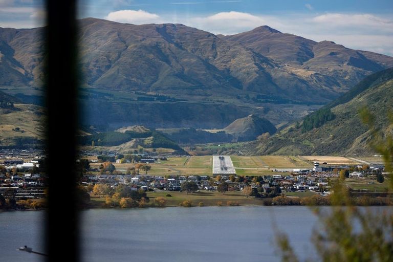 Photo of property in 5 Lancewood Lane, Queenstown, 9300