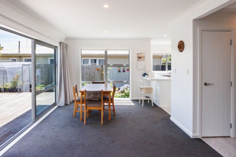 Photo of property in 2b Alton Place, Hokowhitu, Palmerston North, 4410
