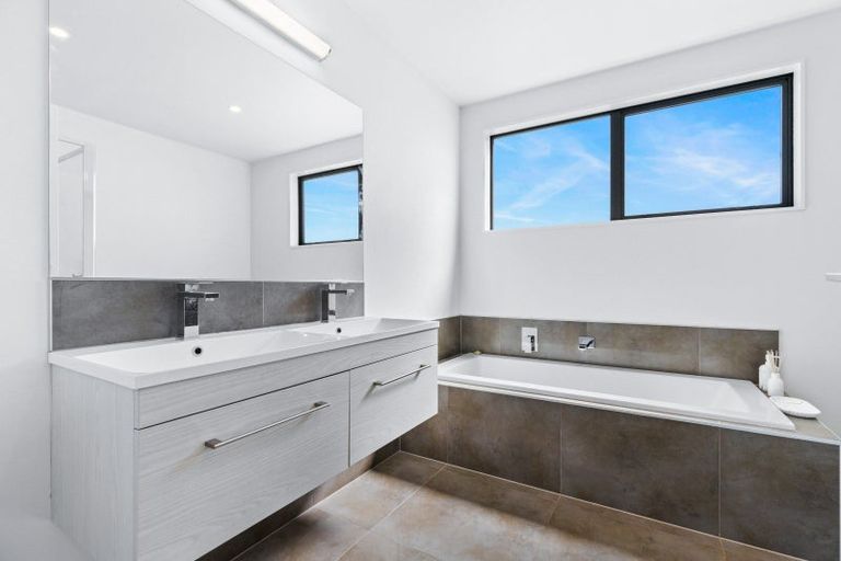 Photo of property in 35 Carder Court, Hobsonville, Auckland, 0618