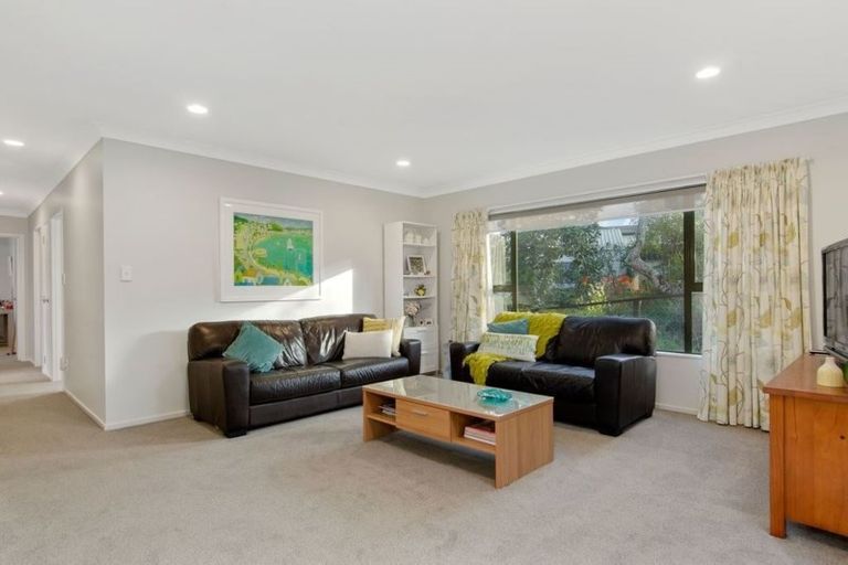 Photo of property in 2/14 Spencer Road, Pinehill, Auckland, 0632