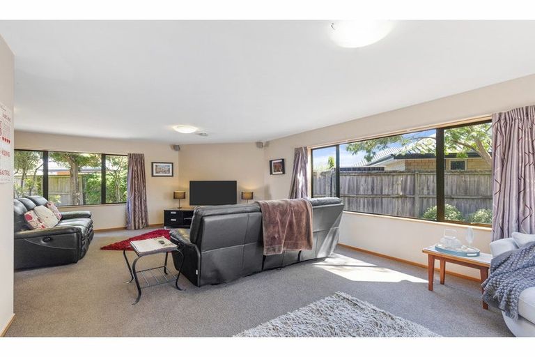 Photo of property in 37 Broadhaven Avenue, Parklands, Christchurch, 8083