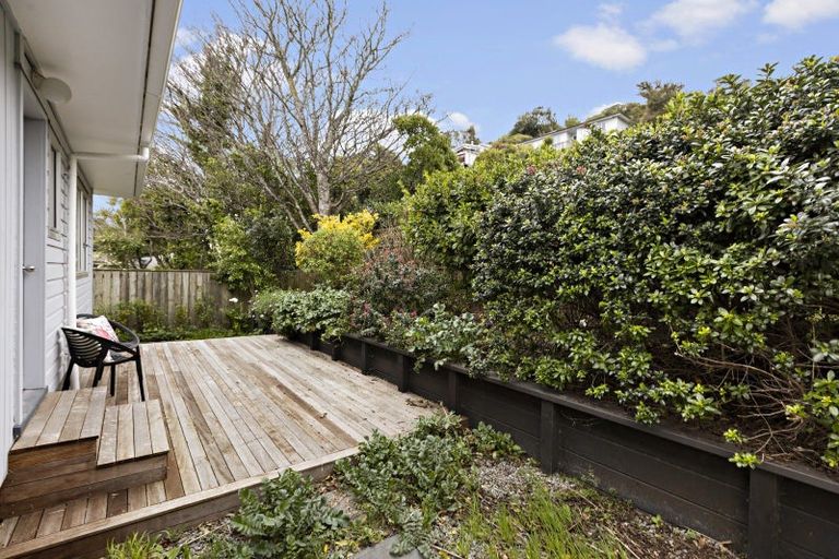 Photo of property in 142a Newlands Road, Newlands, Wellington, 6037