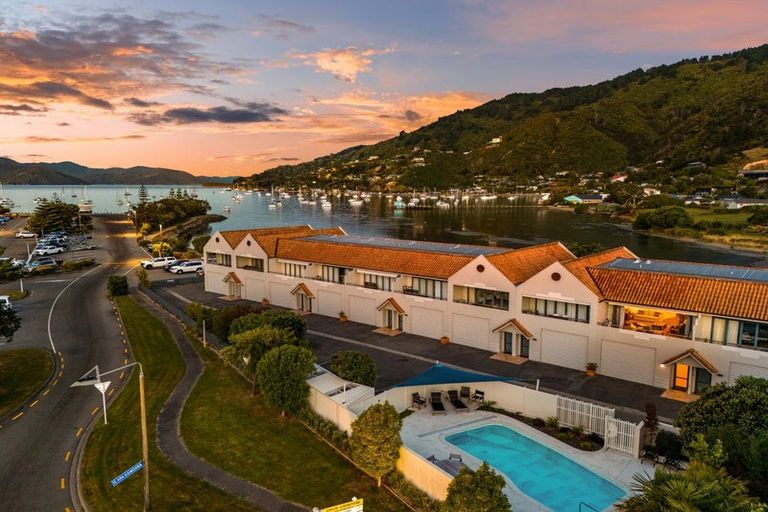 Photo of property in 10/45 Beach Road, Waikawa, Picton, 7220