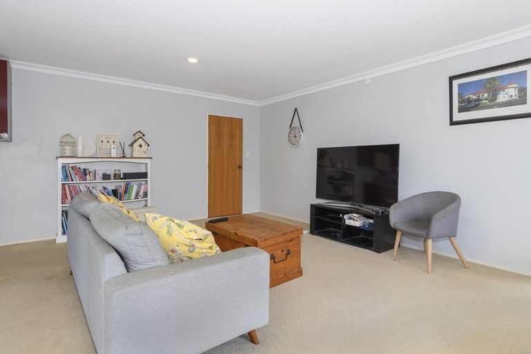 Photo of property in 74 Harbour View Road, Omokoroa, 3114