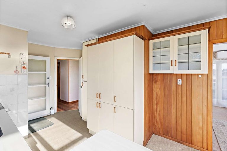 Photo of property in 21 Kuaka Place, New Lynn, Auckland, 0600