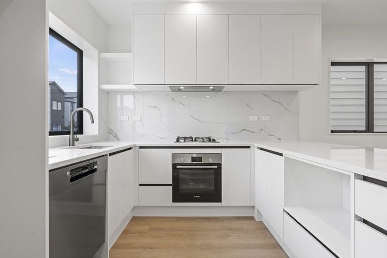 Photo of property in 32 Whare Kauri Road, Papakura, 2110