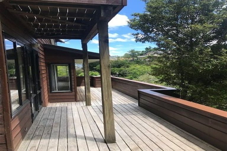 Photo of property in 7 Stitchbird Close, Murrays Bay, Auckland, 0630