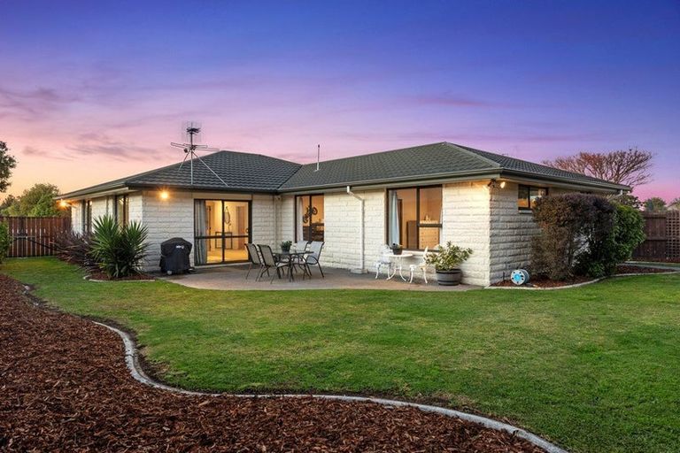 Photo of property in 12 Mervyn Drive, Avondale, Christchurch, 8061