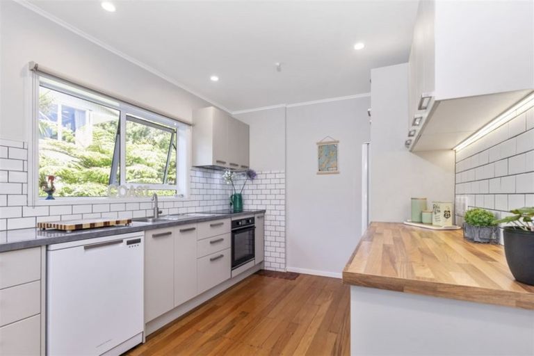Photo of property in 41 Valley View Road, Glenfield, Auckland, 0629
