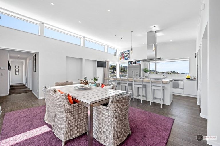 Photo of property in 37 Pekanga Road, Normandale, Lower Hutt, 5010