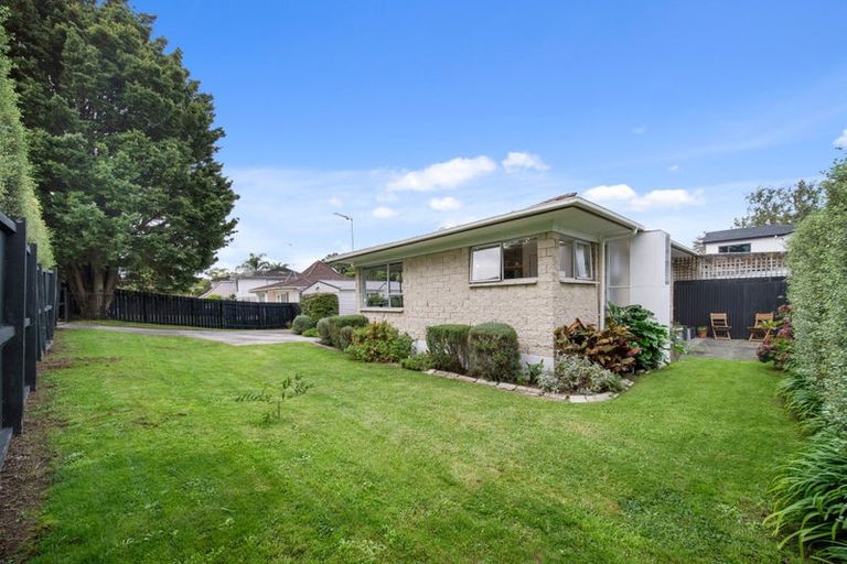 Photo of property in 2/15 Gloaming Place, Conifer Grove, Takanini, 2112