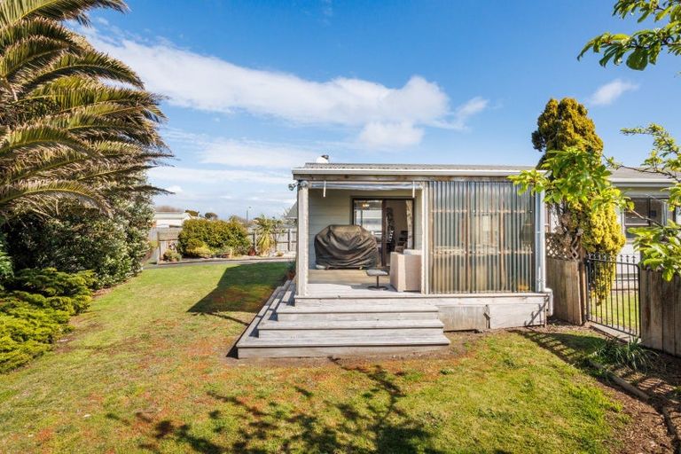 Photo of property in 18 Thomas Place, Foxton Beach, Foxton, 4815