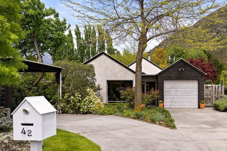 Photo of property in 42 Remarkables Crescent, Frankton, Queenstown, 9300