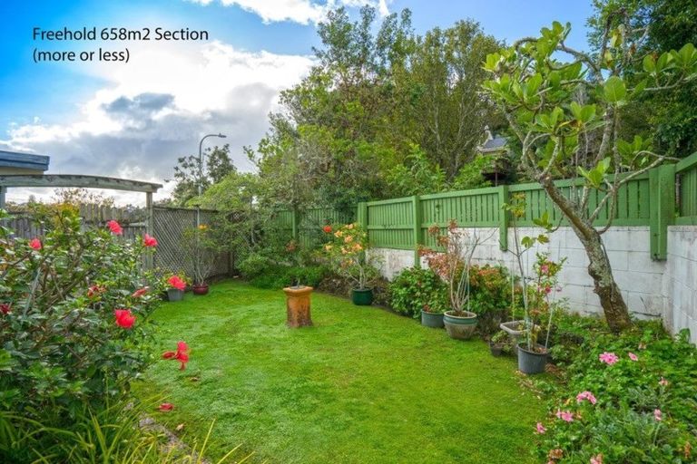 Photo of property in 8 Mappin Place, Chatswood, Auckland, 0626