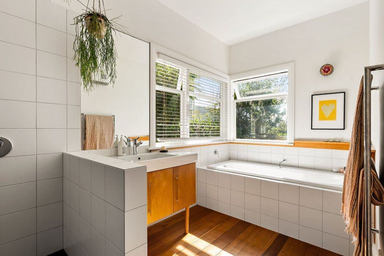 Photo of property in 4 Manuka Terrace, Eastbourne, Lower Hutt, 5013