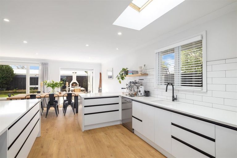 Photo of property in 6 Burrows Place, Ilam, Christchurch, 8041