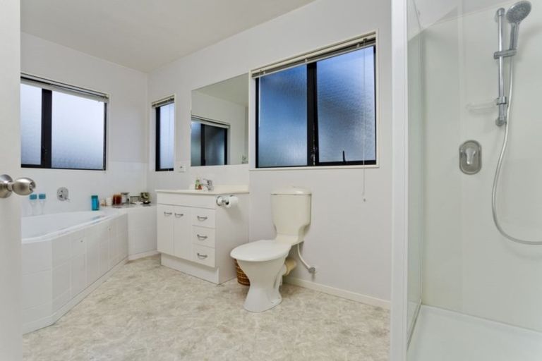 Photo of property in 61 Calypso Way, Unsworth Heights, Auckland, 0632