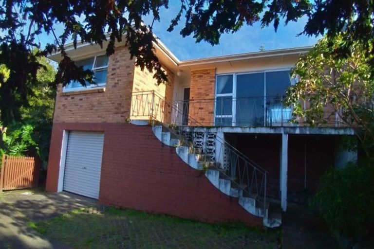 Photo of property in 2/5 Addison Drive, Glendene, Auckland, 0602