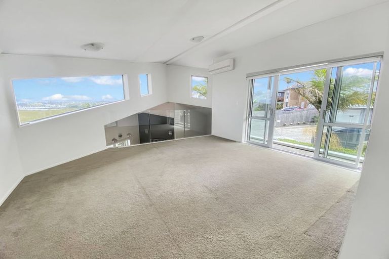 Photo of property in 24 Bannings Way, Hobsonville, Auckland, 0618