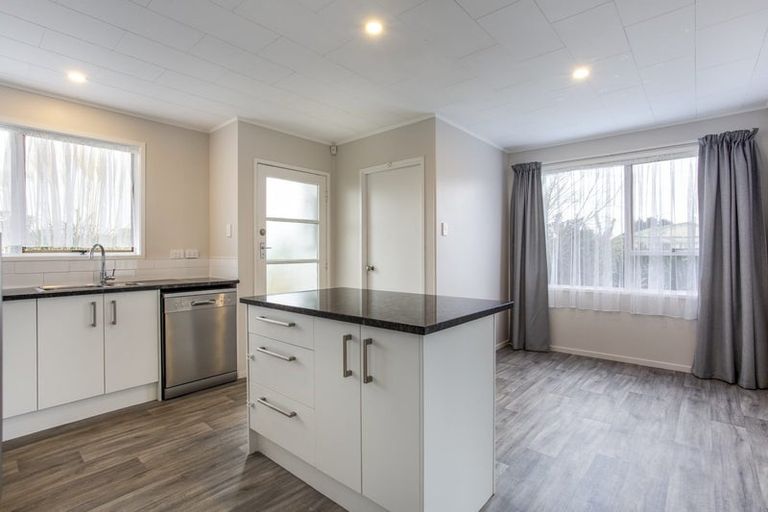 Photo of property in 42a Parakai Avenue, Parakai, 0830