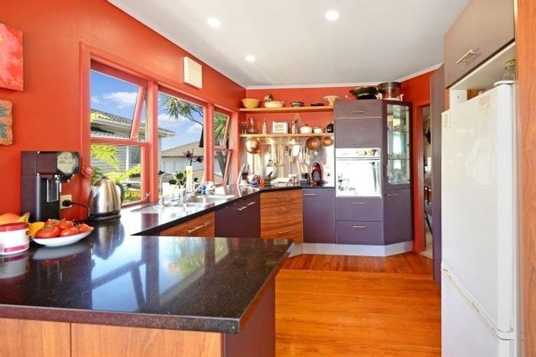 Photo of property in 1/556 East Coast Road, Windsor Park, Auckland, 0630