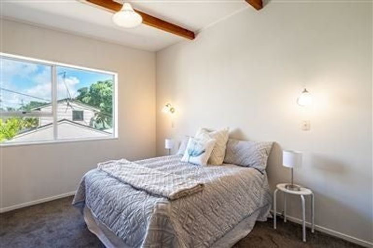 Photo of property in 2/35a Rangatira Road, Beach Haven, Auckland, 0626