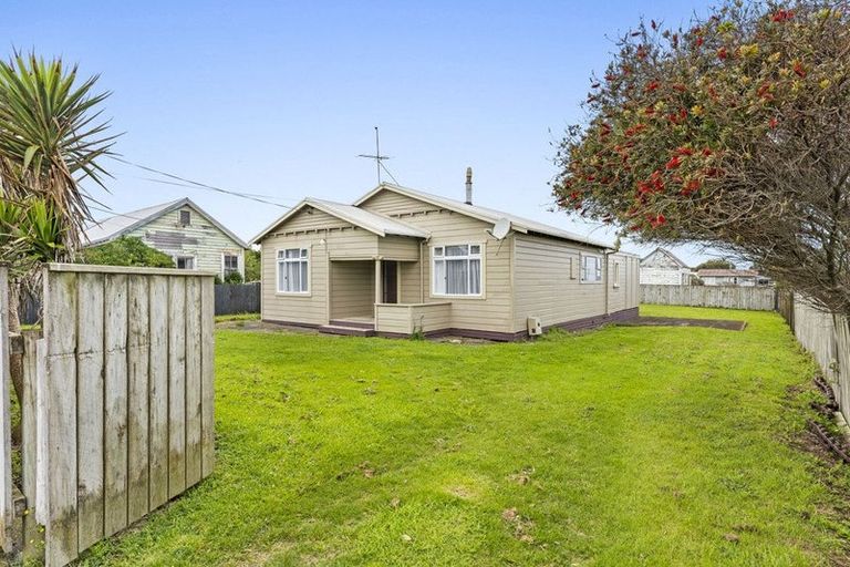 Photo of property in 5 Oxford Street, Patea, 4520