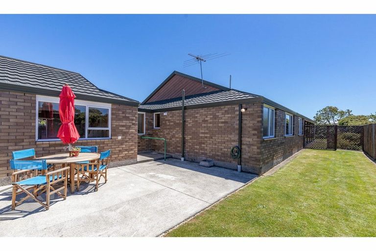 Photo of property in 2 Hinton Place, Rangiora, 7400