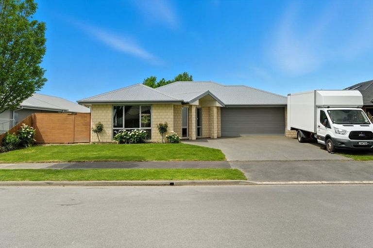 Photo of property in 15 Cridland Place, Halswell, Christchurch, 8025