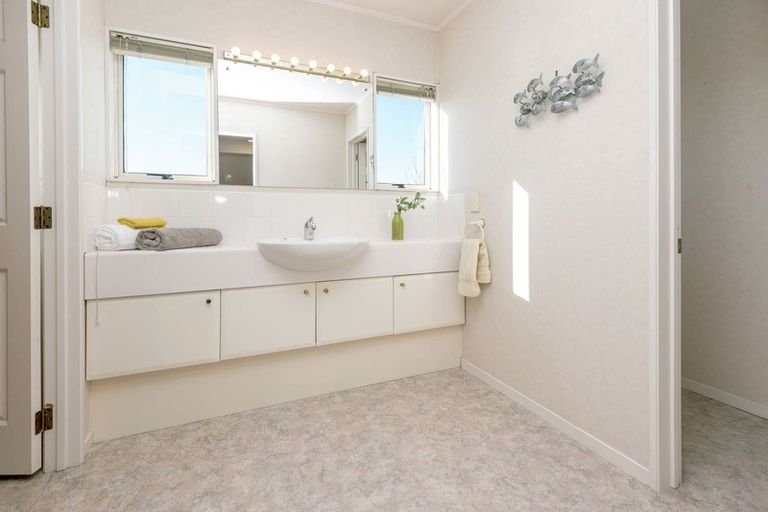 Photo of property in 2/132 Millhouse Drive, Northpark, Auckland, 2013