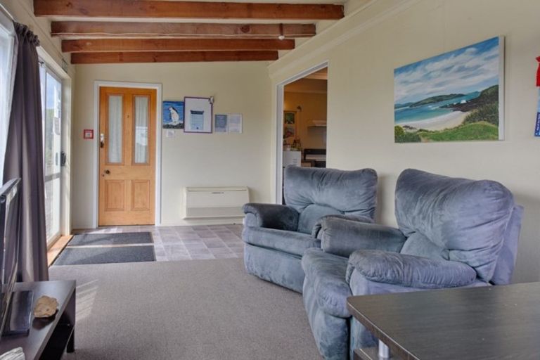 Photo of property in 529 Waikawa-curio Bay Road, Curio Bay, Tokanui, 9884