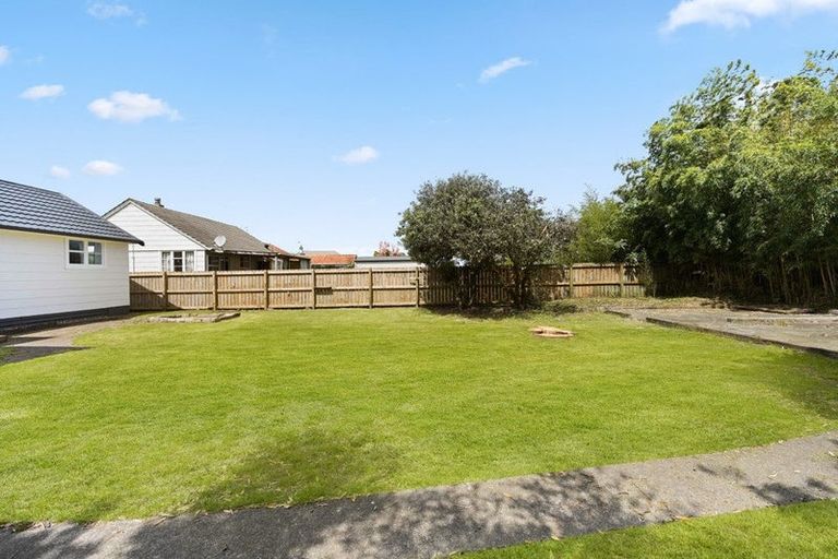 Photo of property in 15 Paul Crescent, Fairfield, Hamilton, 3214