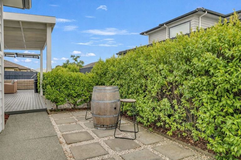 Photo of property in 14 Aporo Drive, Kumeu, 0810