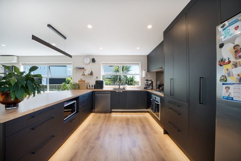 Photo of property in 27a Comber Place, Johnsonville, Wellington, 6037