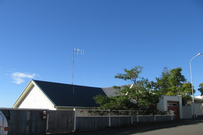 Photo of property in 33 Fitzroy Road, Bluff Hill, Napier, 4110