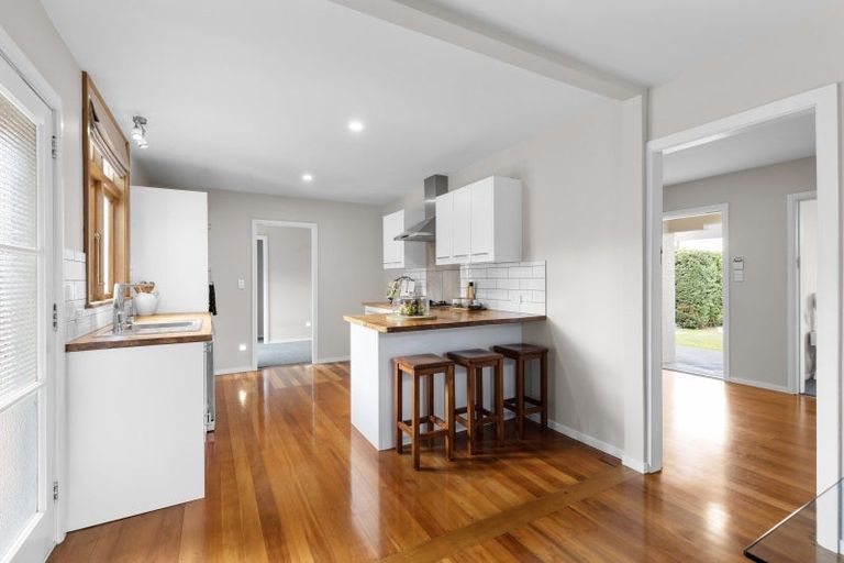 Photo of property in 17 East Street, Terrace End, Palmerston North, 4410